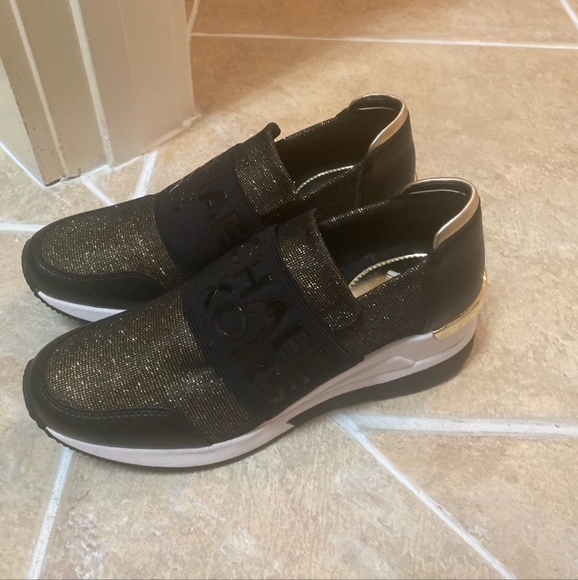 NWOT Michael Kors Black and Gold Heeled Shoes - Picture 1 of 4